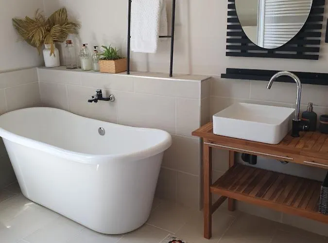 Max - Private Parking *