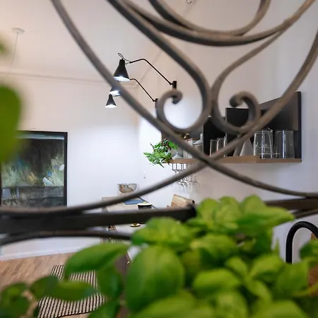 Max - Private Parking Apartment *