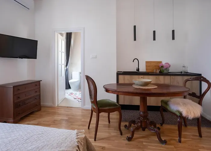 Max - Private Parking 아파트 *