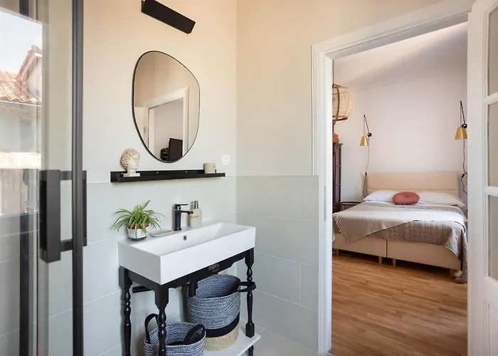 Max - Private Parking *